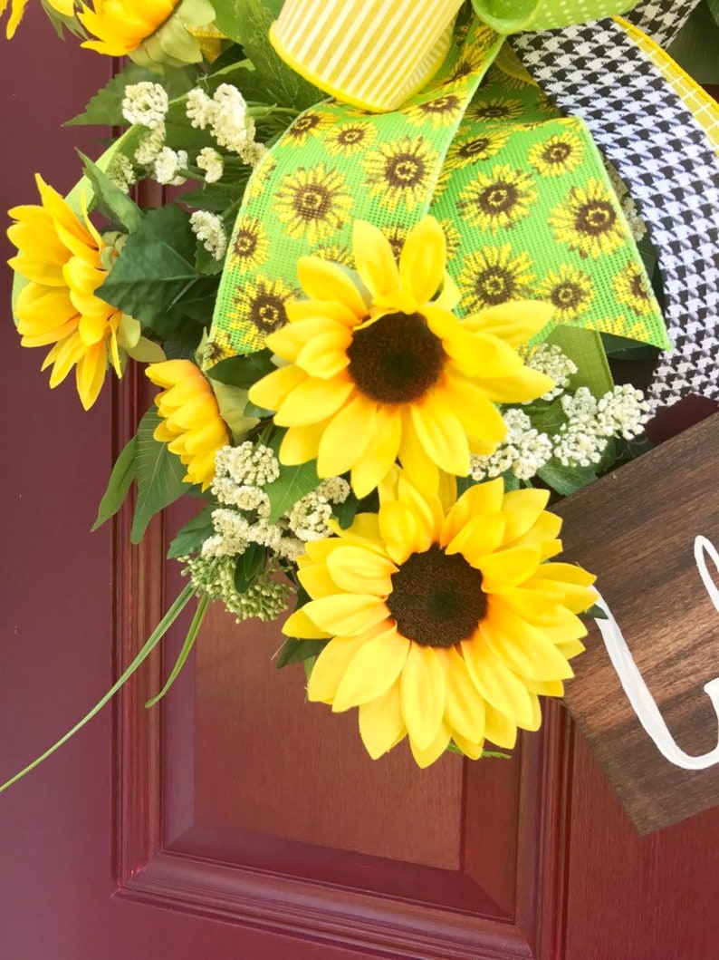 Year Round Sunflower Welcome Wreath for Front Door, Farmhouse Theme Spring or Summer Decor, Front Porch Sunflower Decoration image 7