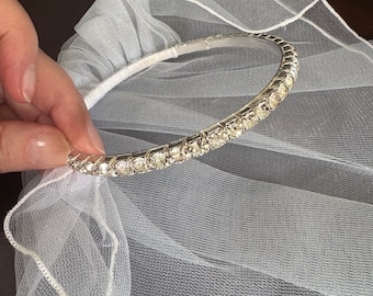 Vestido de novia con diamantes, tiara plateada y velo. Se adapta a muñecas de 18 pulgadas como las muñecas American Girl.
