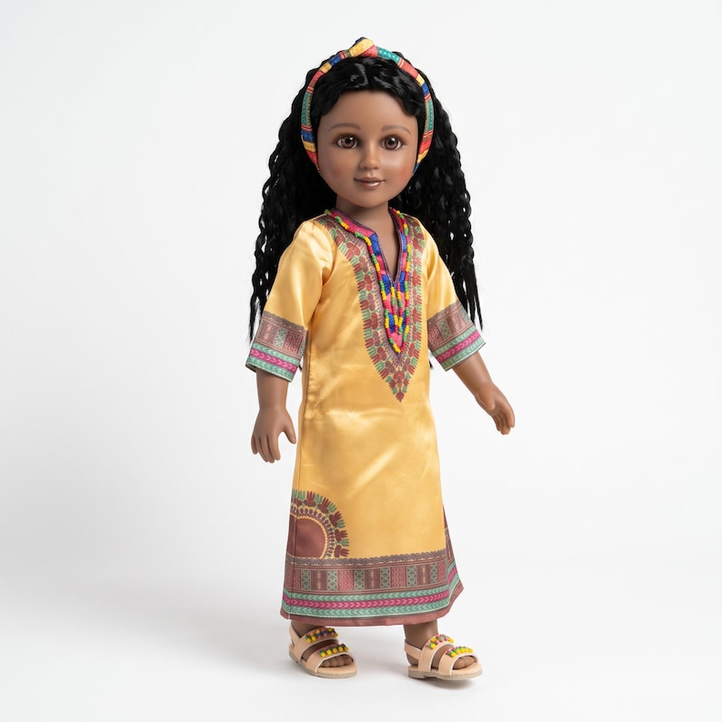 Muñeca negra Maya Louise de 45 cm con vestido Dashiki y sandalias (estilo afroamericano) - Liquidación. Leer descripción. imagen 1