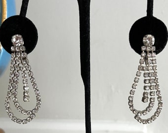 1950s Rhinestone Tear Drop Dangle Clip On Earrings/1950s Rhinestone Jewelry/1950s Cocktail Earrings/1950s Glamour Jewelry