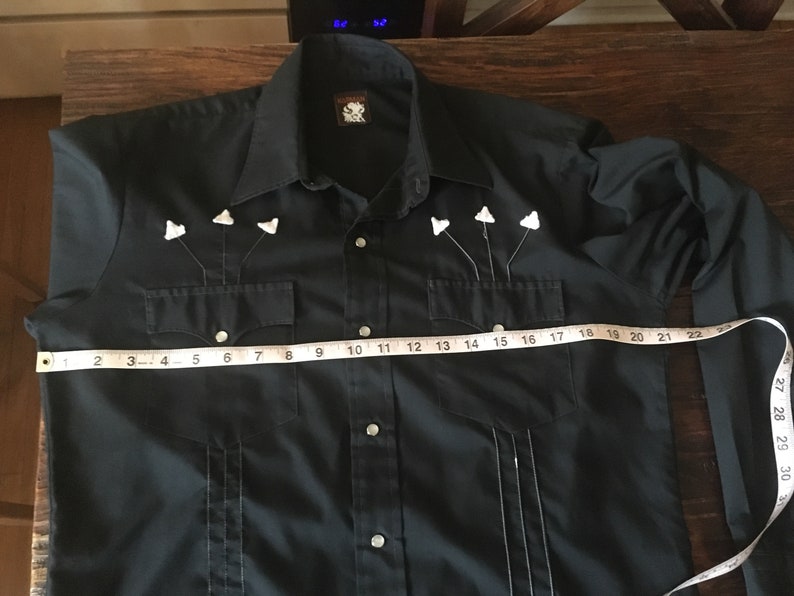 Vintage KARMAN Mens Black and White Embroidered Arrow Pearl Snap Western Shirt M L