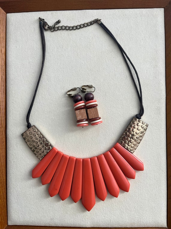 1960s 1970s Stunning Orange and Brown Necklace and