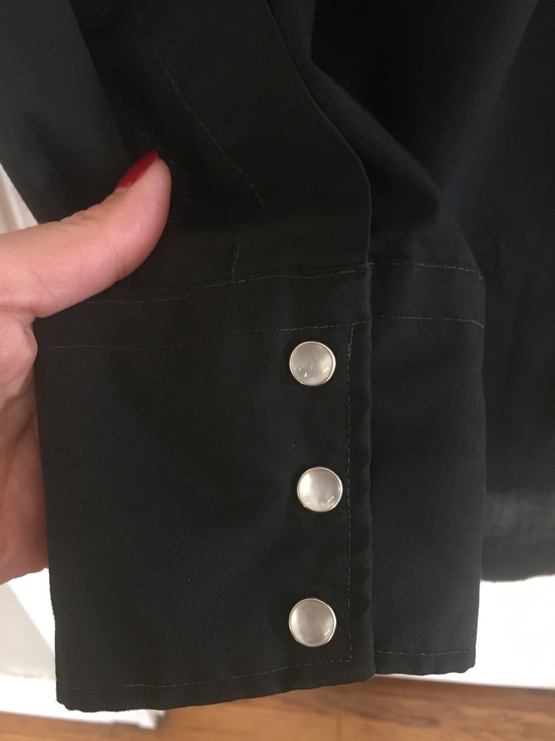 Vintage KARMAN Mens Black and White Embroidered Arrow Pearl Snap Western Shirt M L