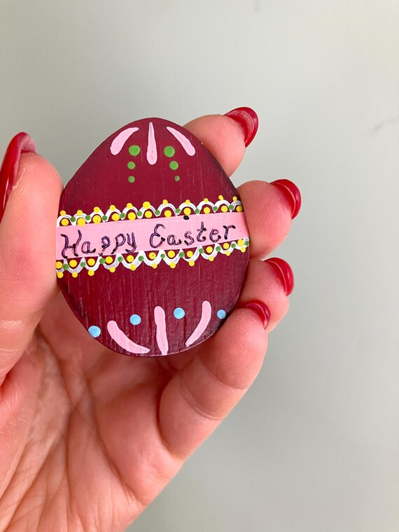 Vintage 1987 Hand Painted Wooden Easter Egg Brooch