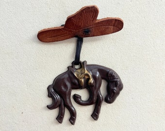 1940s 1950s Western Hat Horse Novelty Brooch / Vintage Western Brooch / Vintage Cowboy Cowgirl Brooch