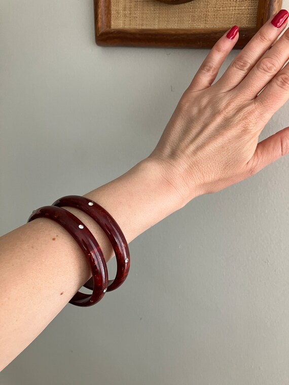 1940s Lovely Brown Marble Bakelite Rhinestone Bangles… - Gem