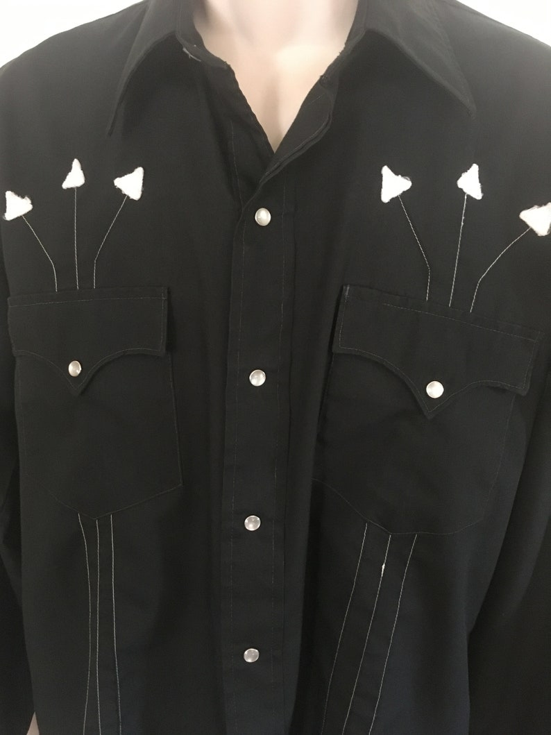 Vintage KARMAN Mens Black and White Embroidered Arrow Pearl Snap Western Shirt M L