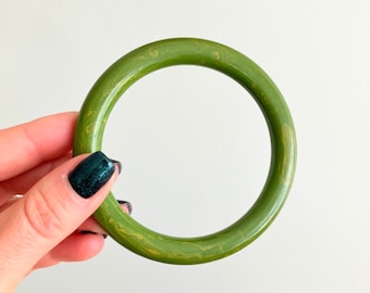 1930's Marblette Green Bakelite Bangle Bracelet / Vintage Bakelite Jewelry / Green Swirl Bakelite Bangle