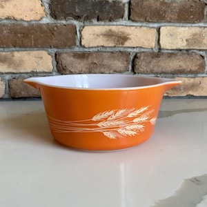 Vintage Pyrex Autumn Harvest Wheat Casserole Dish - 473 B