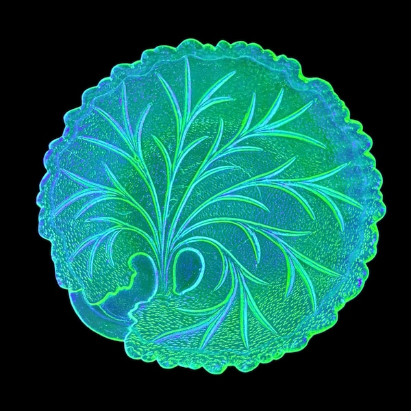 Vintage Uranium Indiana Glass Pebble Leaf Salad Plate