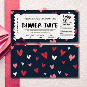 Peut inclure: Un bon pour un dîner de couleur bleu marine avec un design de type billet. Le coupon comporte le texte "Dinner Date" et "A Special Gift For You". Le dos du coupon présente un motif de cœurs rouges et blancs.