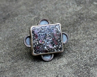 Granit - 925er Silber Ring - Ring Ruby Silber Ring - Quadrat Cabochon - rot grau Ring - Ruby in Granit - Boho Rubinring - US Size 7.5