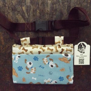 Cute Puppy and Bone Print Dog Treat Bog - Hands Free Treat Pouch with adjustable belt - Dog Trainer Gift - Clicker Training Accessory