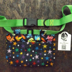 Bunte Cartoon Hunde & Sterne Print Hundetraining Leckerli Tasche - Einhand Leckerli Beutel mit Gürtel | Trainer Geschenk | Lustiger Hund Gassi gehen Accessoire