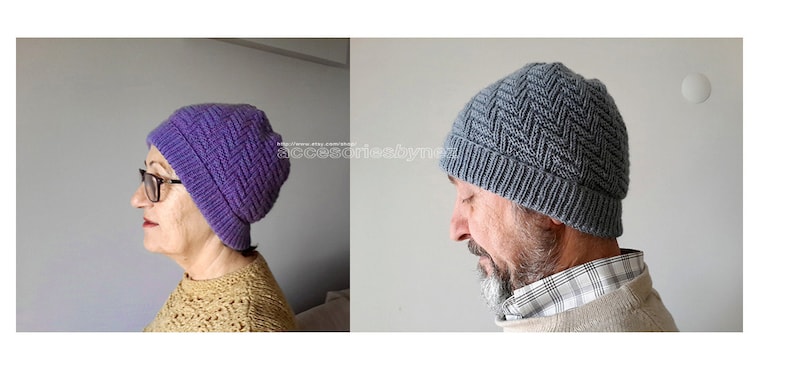 Puede incluir: Dos gorros de punto con un patr&oacute;n de chevron. Un gorro es morado y el otro es gris.
