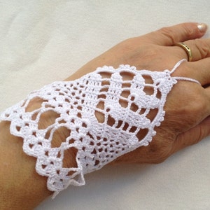 Fingerless Gloves Pattern, Crochet Pattern, Fingerless Lace Gloves, Wedding Gloves, Wrist Warmer Gloves, Buttoned Bracelet image 3