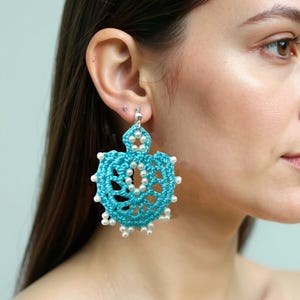 Schema per orecchini pendenti con perline all&#39;uncinetto: cotone blu, perle (schema PDF)