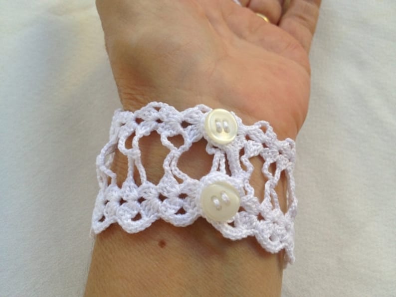 Fingerless Gloves Pattern, Crochet Pattern, Fingerless Lace Gloves, Wedding Gloves, Wrist Warmer Gloves, Buttoned Bracelet image 4