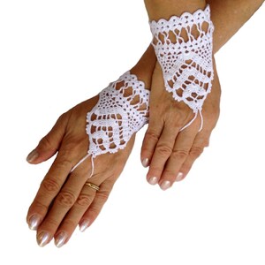 Fingerless Gloves Pattern, Crochet Pattern, Fingerless Lace Gloves, Wedding Gloves, Wrist Warmer Gloves, Buttoned Bracelet image 2