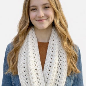 Crochet Infinity Scarf Pattern: Easy/Beginner  Neck Cowl Tutorial (PDF Download)