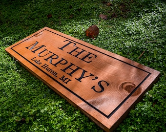Benutzerdefinierte geschnitztes Holzschild, rustikales Hüttenschild, benutzerdefiniertes Familienname-Holzschild, personalisiertes Außendekor, Willkommensschild, personalisiertes Geschenk