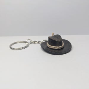 Red Dead Redemption Arthur Morgan Hat Keychain