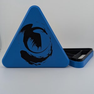 Caixa de dados com bandeja de rolamento Mini armazenamento Dragon Flame Whirl Design - Trice Vault