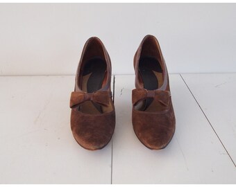 Vintage Brown Bow Suede Pumps