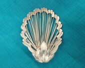Gold Tone Spinneret Oval Fan Lotus Flower Shape Brooch Harp Design Monet Brooks Style Unsigned - 2 1 4 quot (5.71cm) long