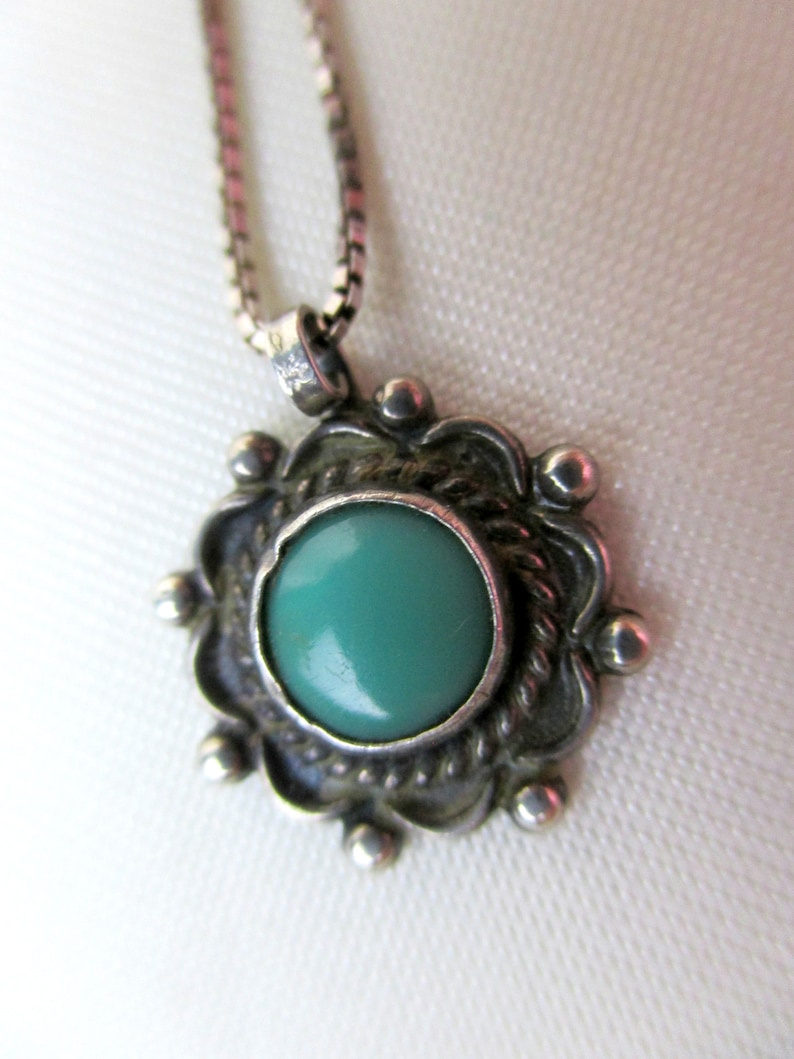 43cm Green Sleeping Turquoise in Sterling Silver Hand Made Pendant 1 2 long Old Pawn Dia on Box Chain 17 1.27cm