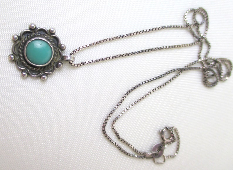 43cm Green Sleeping Turquoise in Sterling Silver Hand Made Pendant 1 2 long Old Pawn Dia on Box Chain 17 1.27cm