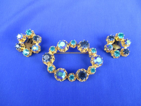 Fabulous Open Oval Multi Blue Rhinestone Brooch w… - image 9