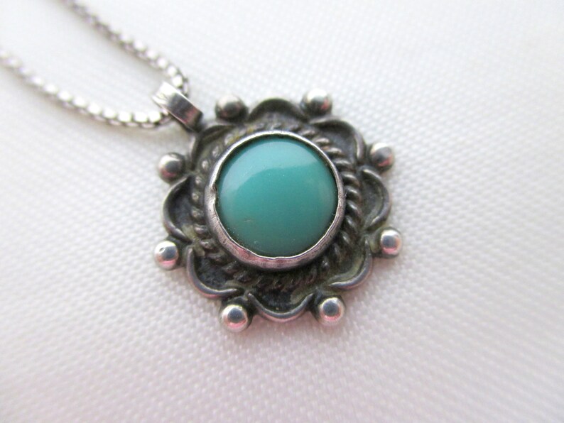 43cm Green Sleeping Turquoise in Sterling Silver Hand Made Pendant 1 2 long Old Pawn Dia on Box Chain 17 1.27cm