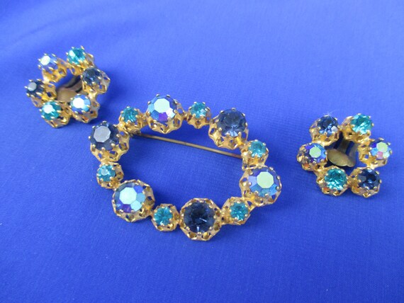 Fabulous Open Oval Multi Blue Rhinestone Brooch w… - image 4