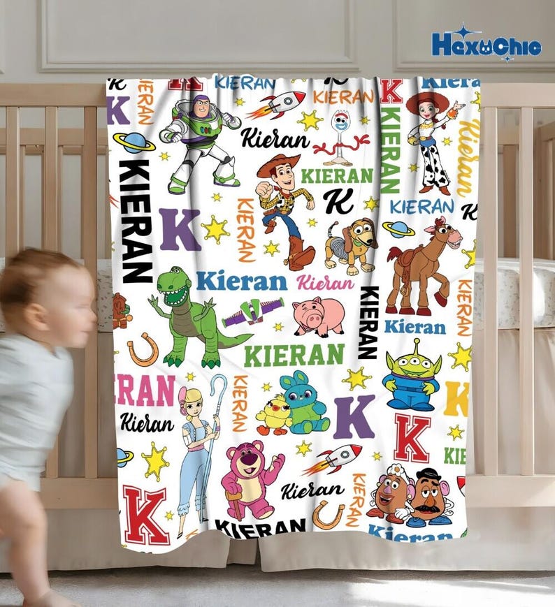Personalized Toy Story Fleece Blanket, Toy Story Characters Blanket, Woody Buzz Lightyear Jessie, To Infinity And Beyond, Disneyland Blanket afbeelding 1
