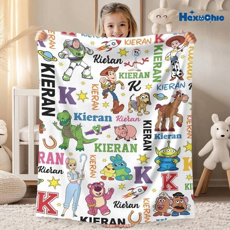 Personalized Toy Story Fleece Blanket, Toy Story Characters Blanket, Woody Buzz Lightyear Jessie, To Infinity And Beyond, Disneyland Blanket afbeelding 2