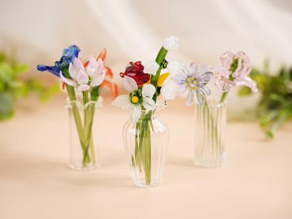 Personalized Glass Birth Flower Bouquet, Mini Floral Gift for Mom, Grandma, Mother’s Day gift