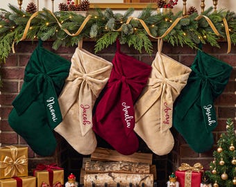 Personalisierte Schleife Weihnachtsstrumpf, gestickter Familienstrumpf, Samt-Weihnachtsgeschenk, Feiertagsdekor