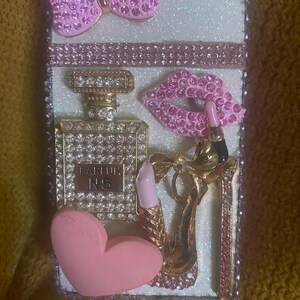 Womens cigarette case, cigarette pack holder, cigarette box 100 or reg size cigarettes