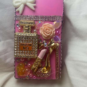 Womens cigarette case, cigarette pack holder, cigarette box 100 or reg size cigarettes