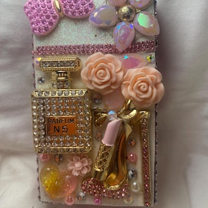 Womens cigarette case, cigarette pack holder, cigarette box 100 or reg size cigarettes