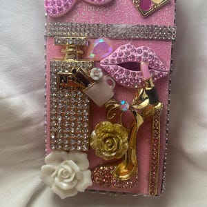 Womens cigarette case, cigarette pack holder, cigarette box 100 or reg size cigarettes