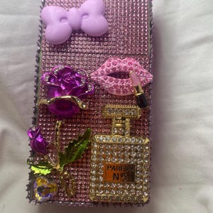 Womens cigarette case, cigarette pack holder, cigarette box 100 or reg size cigarettes