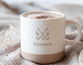 Personalisierte Hockey Tasse mit Name | Geschenk für Hockeyspieler | Feldhockey Tasse personalisiert | Sport Tasse mit Hockeyschläger