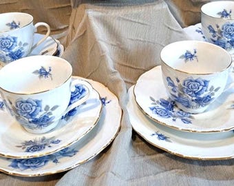 Selten.Vintage. Haas&Czjzik Tee-Set Für 4 Personen. Blaue Rose.  Tschechoslowakei, 1945 Jahr.