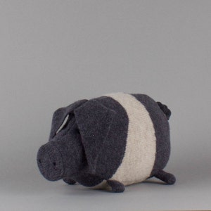 Saddleback Pig in Knitted Lambswool image 5