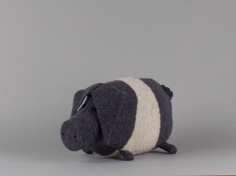 Saddleback Pig in Knitted Lambswool image 5