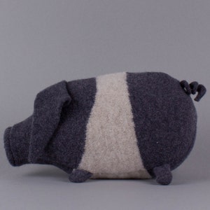Saddleback Pig in Knitted Lambswool image 4