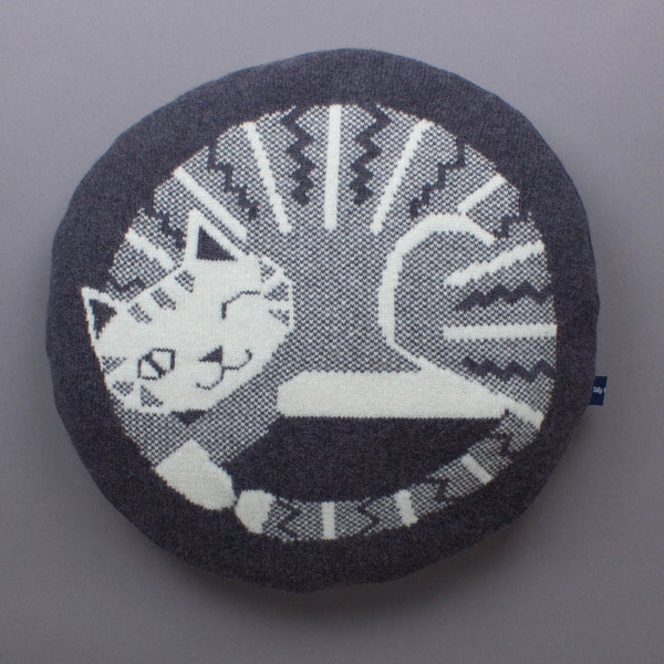 40cm Round Cat Cushion in Knitted Lambswool