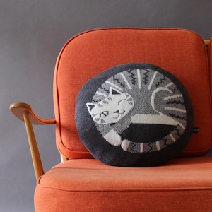 45cm Round Cat Cushion in Knitted Lambswool
